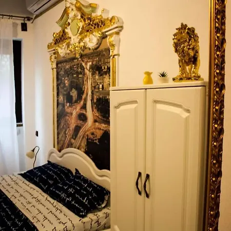 Gold Studio - Old Town City Apartment *